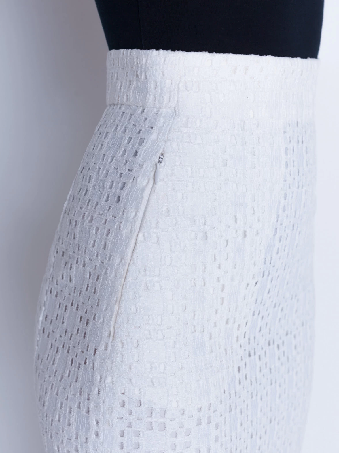 AKRIS Long Pencil Skirt With Plaid Embroidery - Image 8