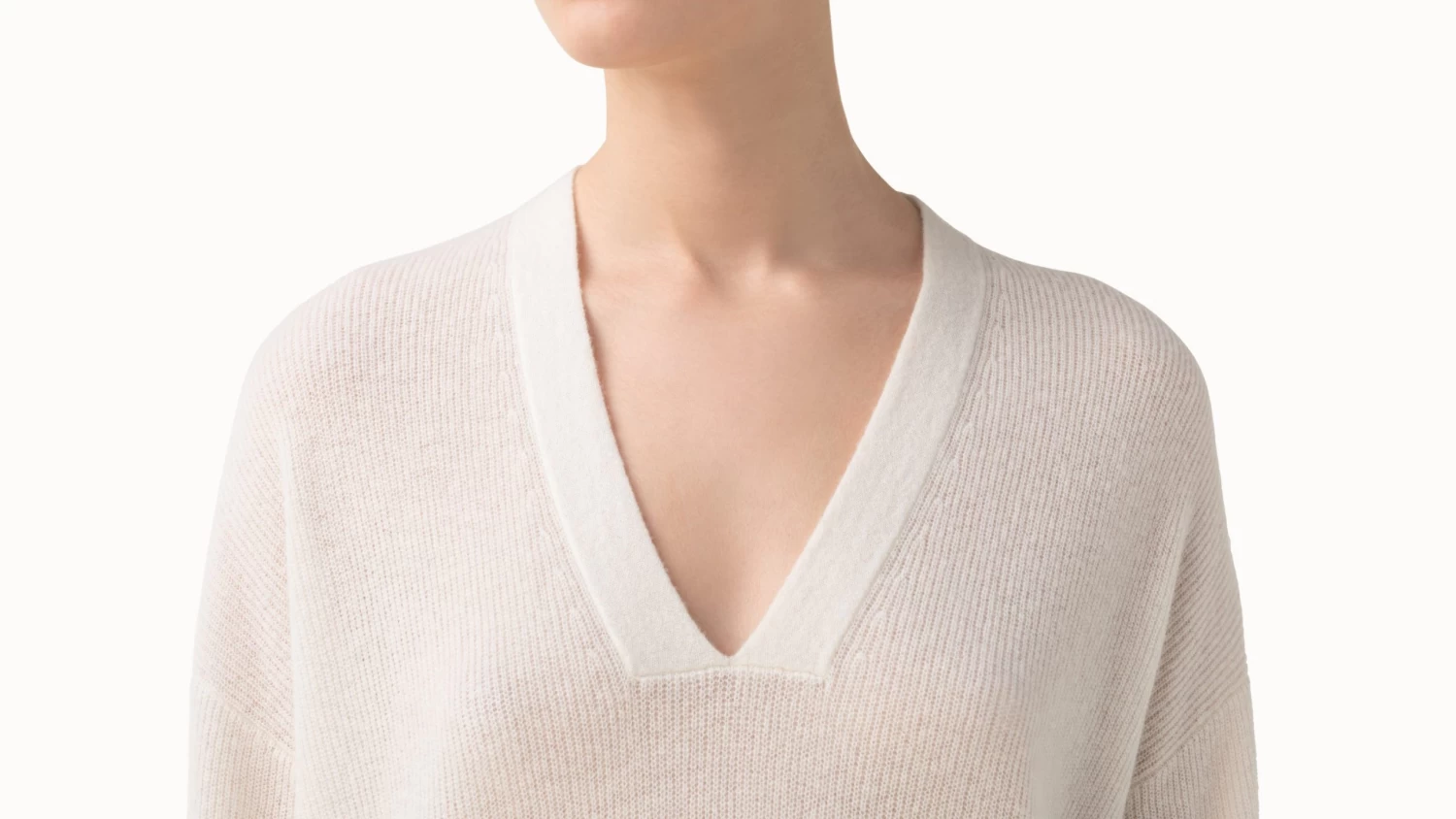 AKRIS Ribbed Cashmere Long V-Neck Knit Pullover - Image 3