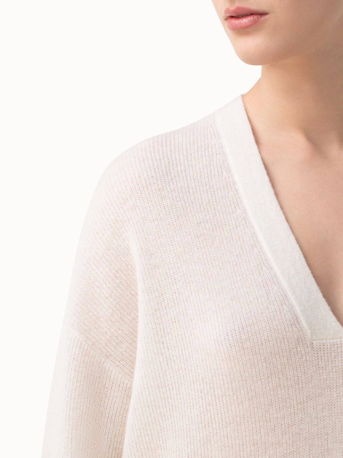 AKRIS Ribbed Cashmere Long V-Neck Knit Pullover - Image 4