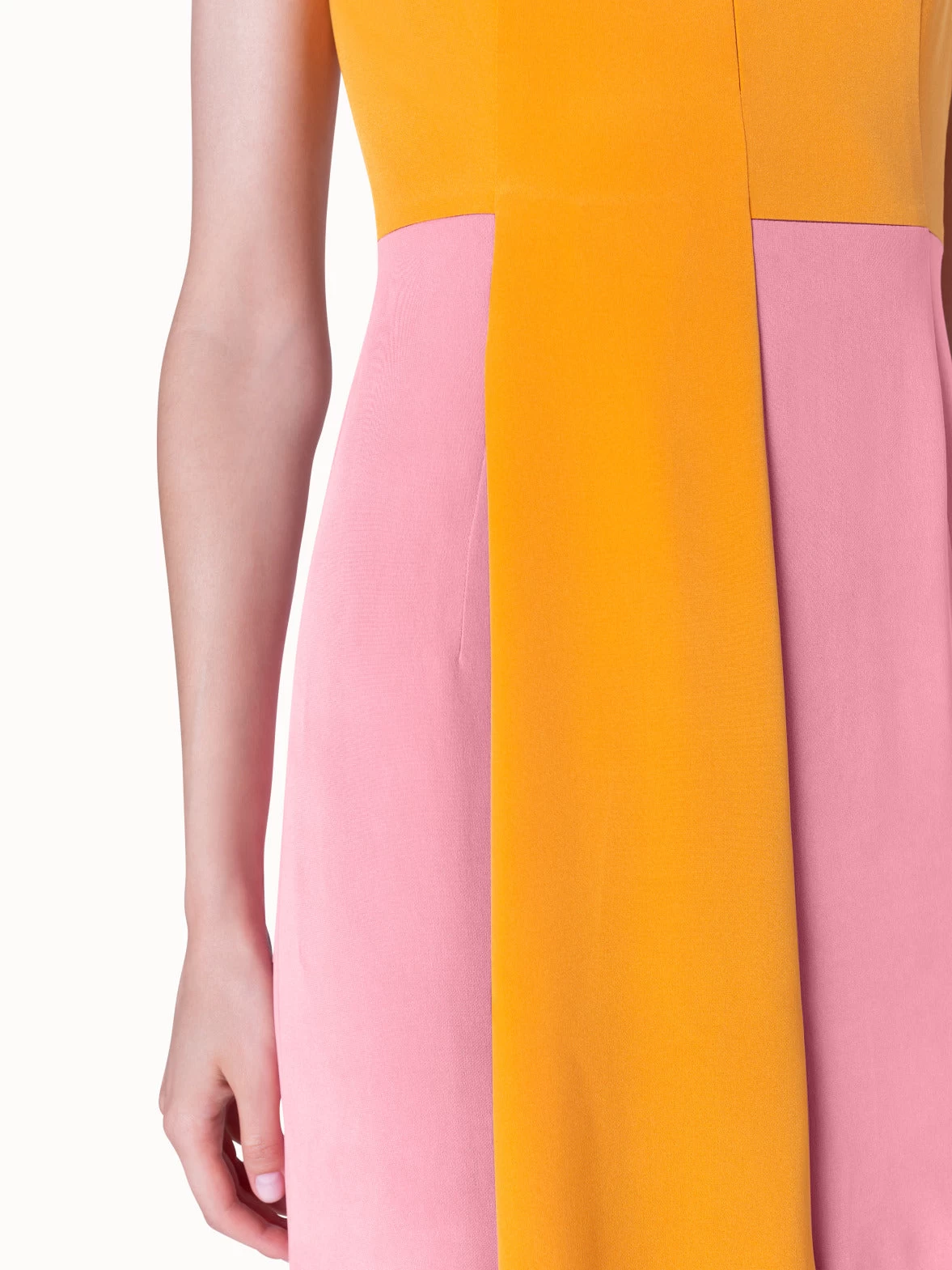AKRIS Gown In Silk Crêpe Bi-Color With Asymmetrical Hem - Image 8