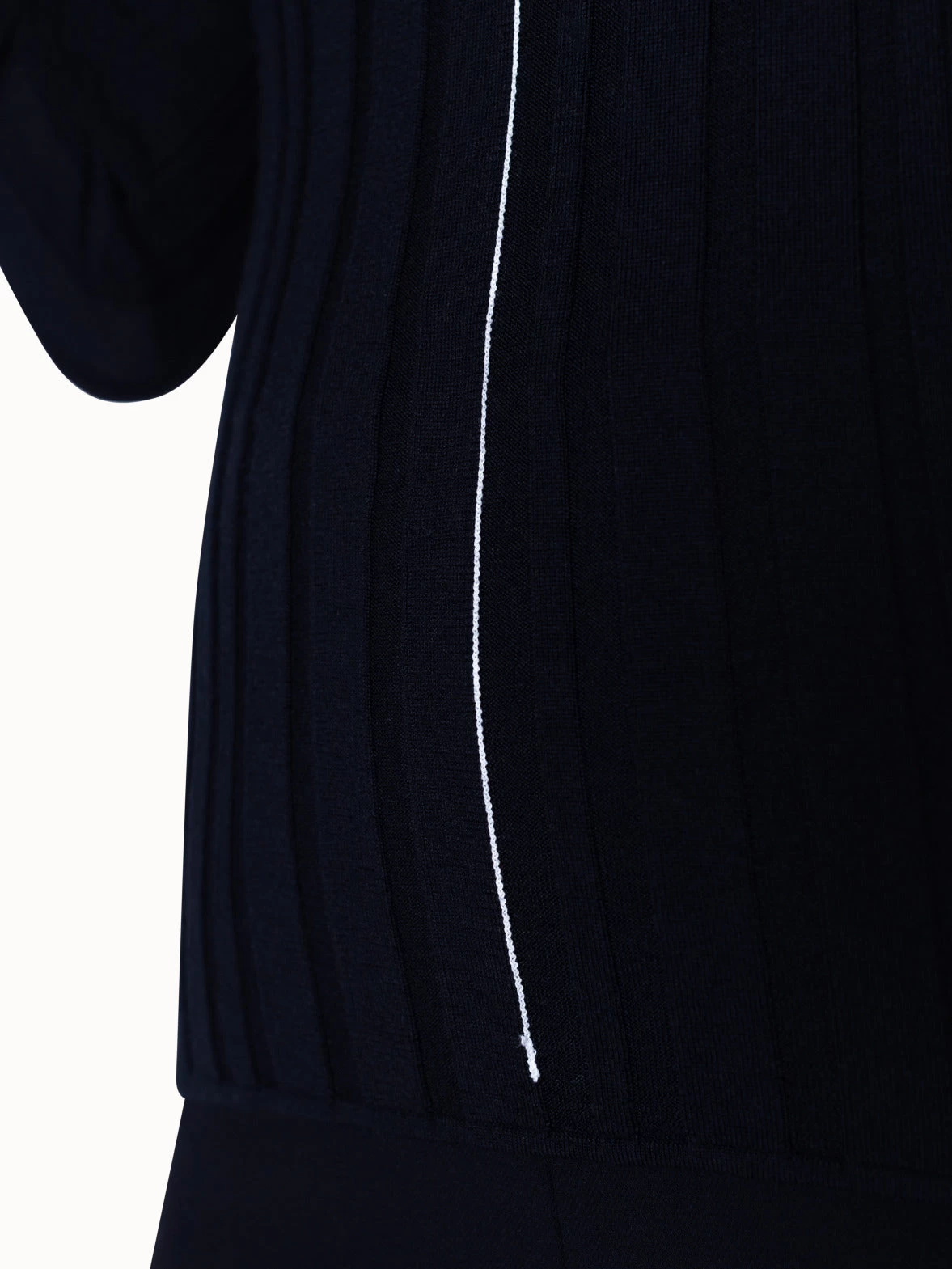 AKRIS Ribbed Knit V-Neck Pullover In Cashmere Silk - Image 7