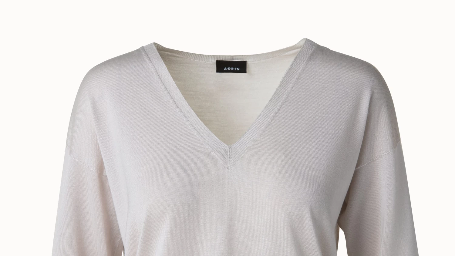 AKRIS Cashmere Silk Fine Gauge V-neck Knit - Image 3