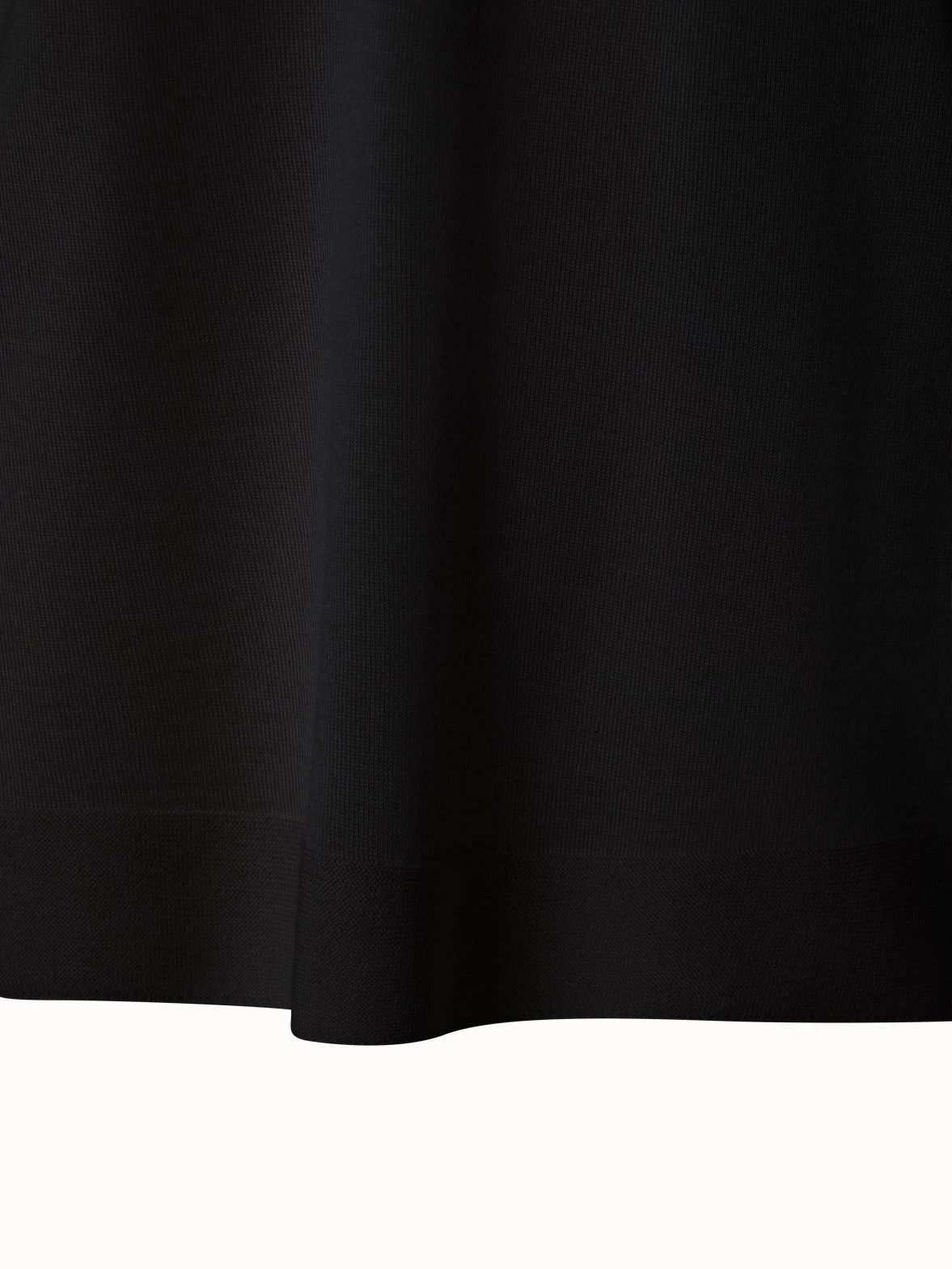 AKRIS Cashmere Silk Fine Gauge V-neck Knit - Image 5