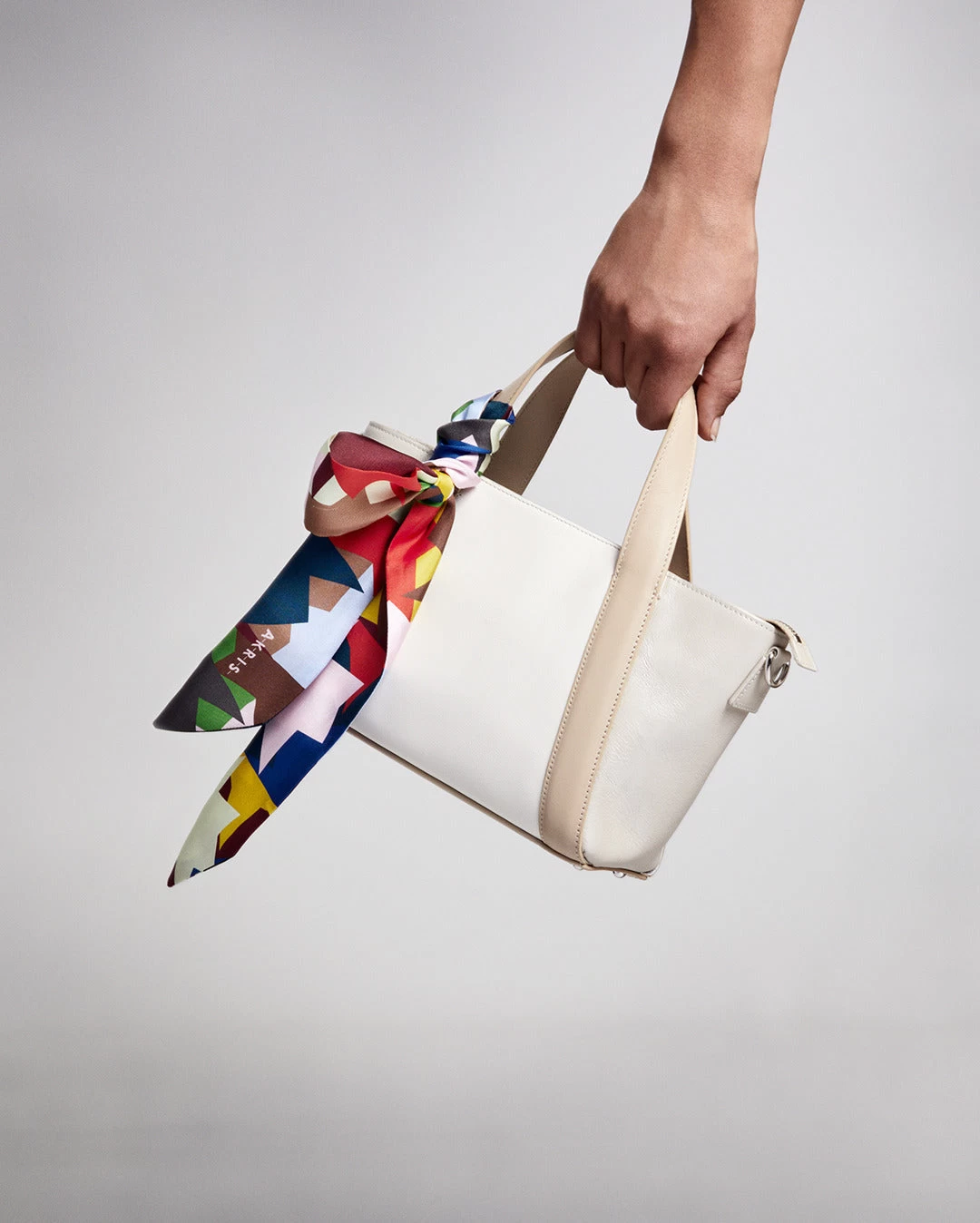 AKRIS Allover Kinderstern Print Silk Twilly - Image 5