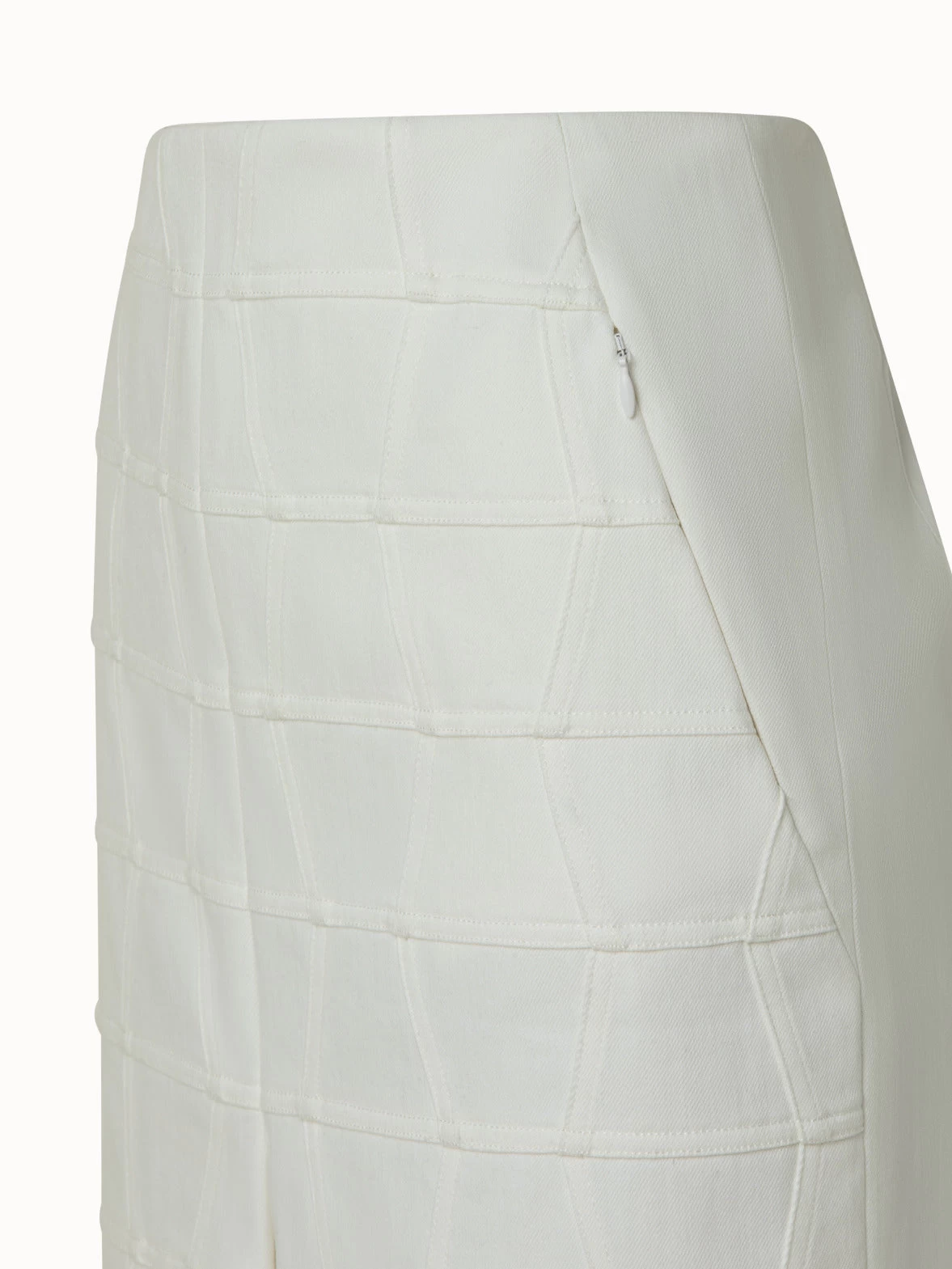 AKRIS Cotton Stretch Denim Pencil Skirt With Mirrored Trapezoid Front - Image 4