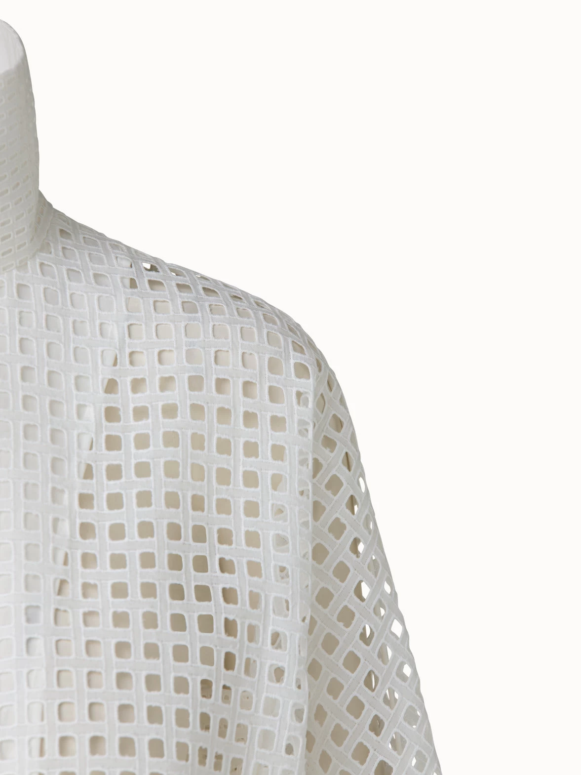 AKRIS Cotton Broderie Anglaise Patchwork Short Jacket - Image 4