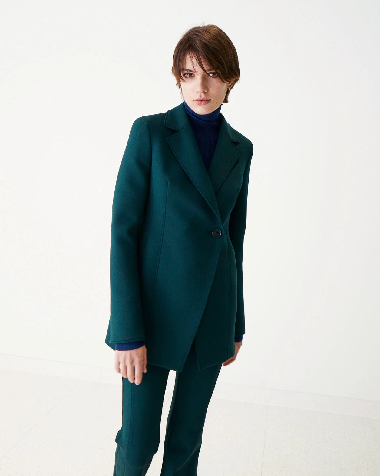 AKRIS Techno Neoprene Fitted Blazer Jacket - Image 6