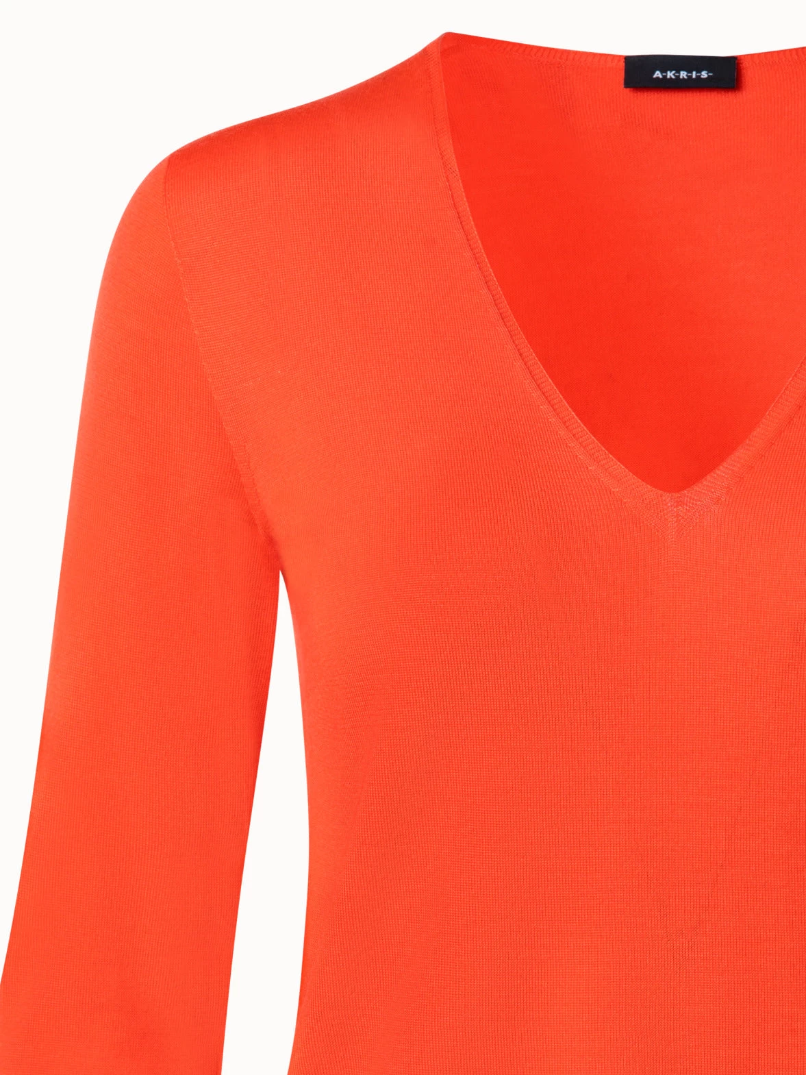 AKRIS Seamless Cashmere Silk Knit V-Neck Pullover - Image 3