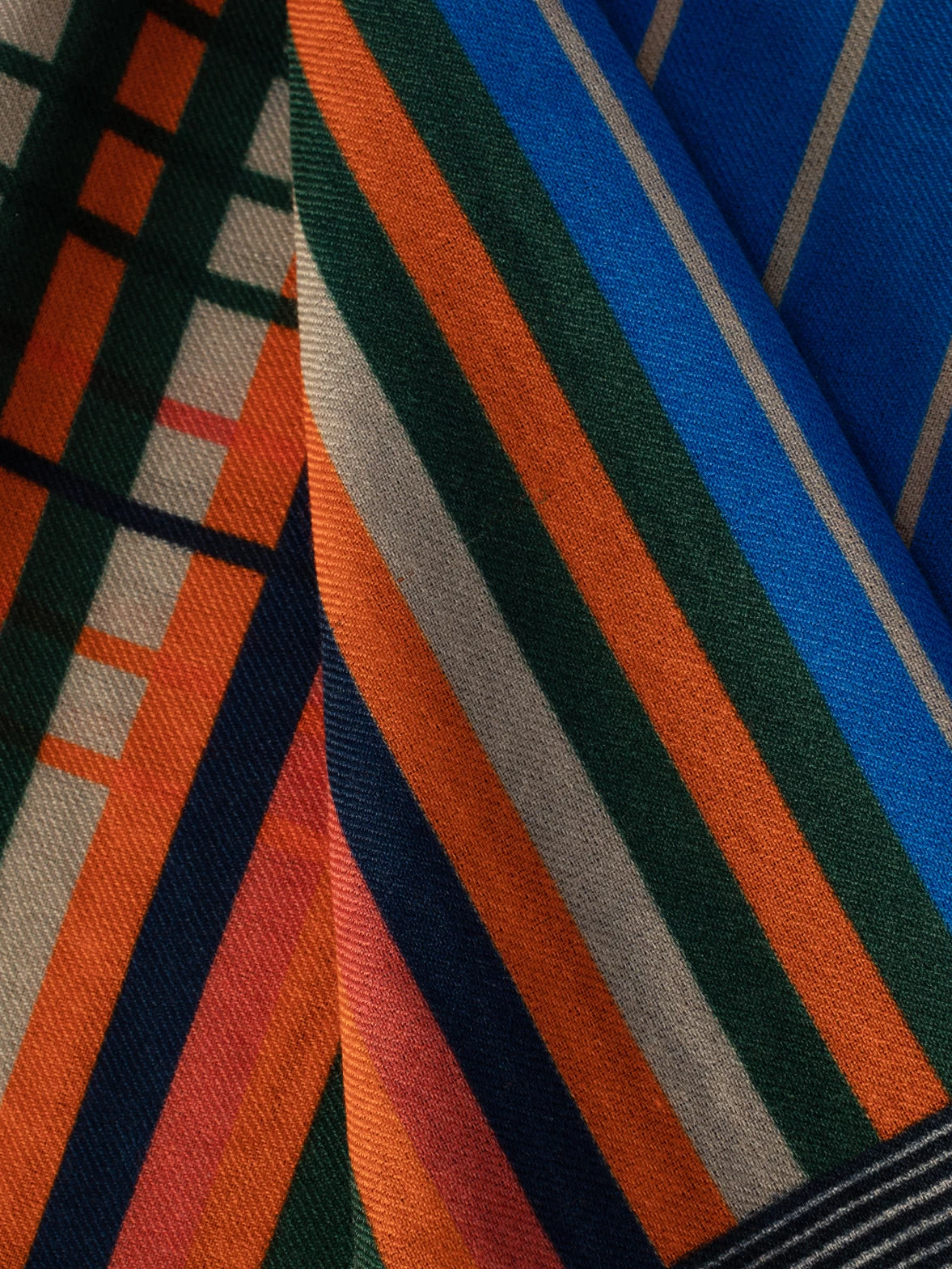 AKRIS Scarf Print Cashmere Silk Scarf - Image 3