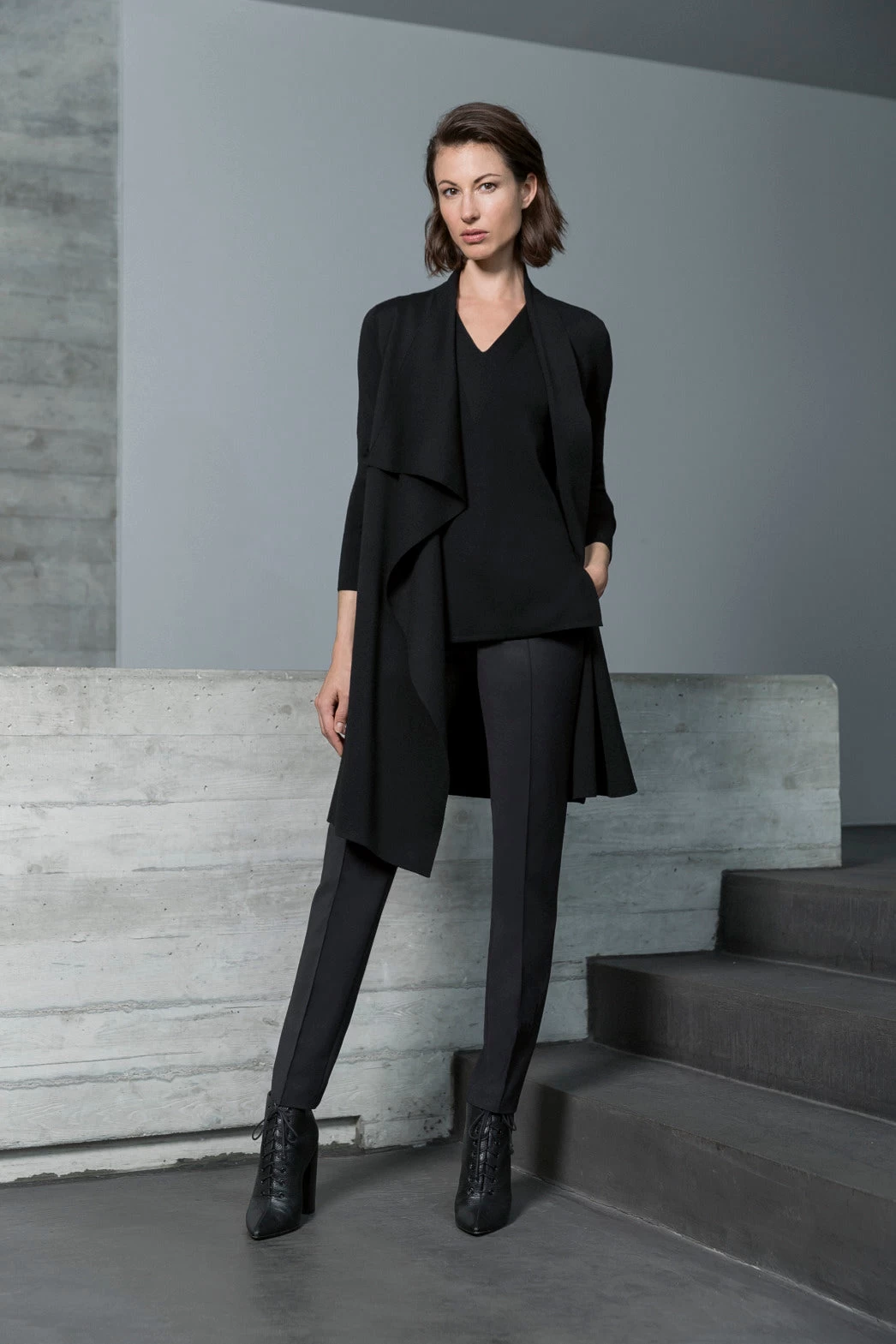 AKRIS Sleeveless Wool V-Neck Top - Image 5